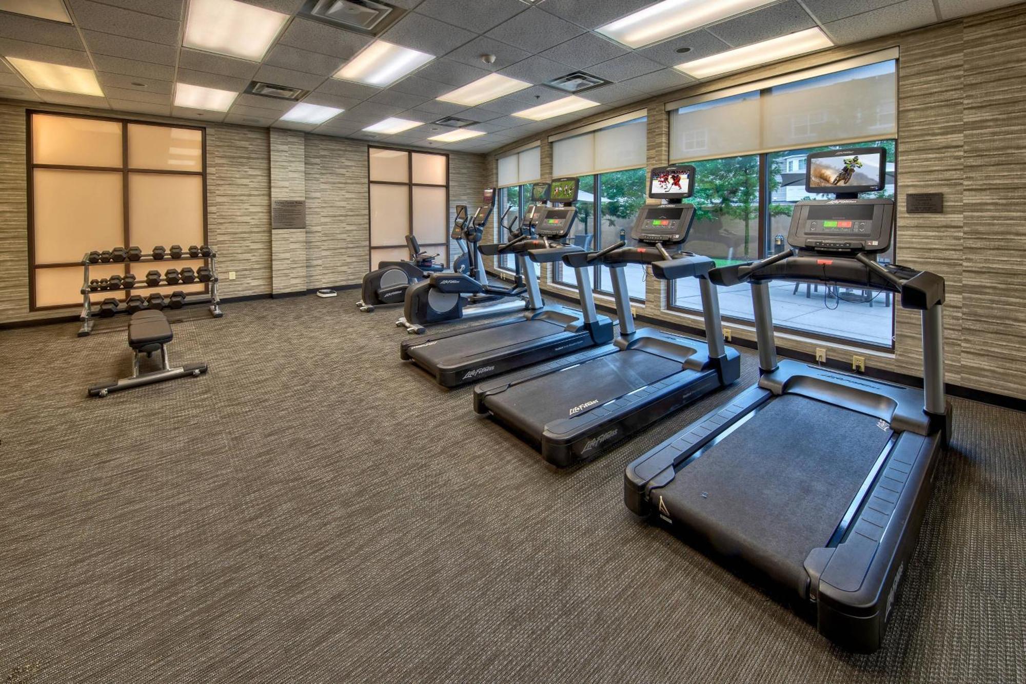 Courtyard Newport News Airport Hotel Ngoại thất bức ảnh
